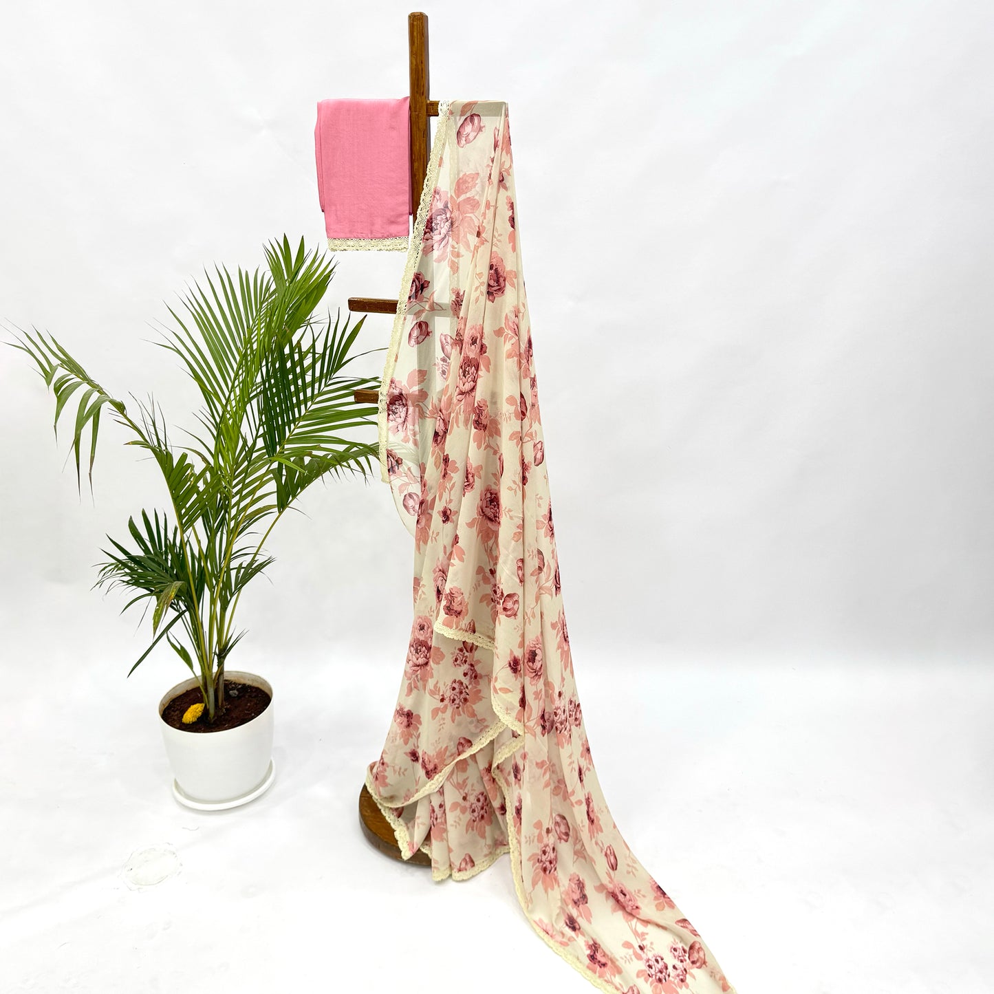 Cream And Peach Flower Bunch Saree