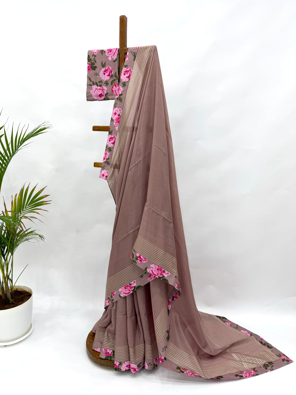 OLDROSE FLOWER BUNCH SILK BORDER CREPE SILK SAREE