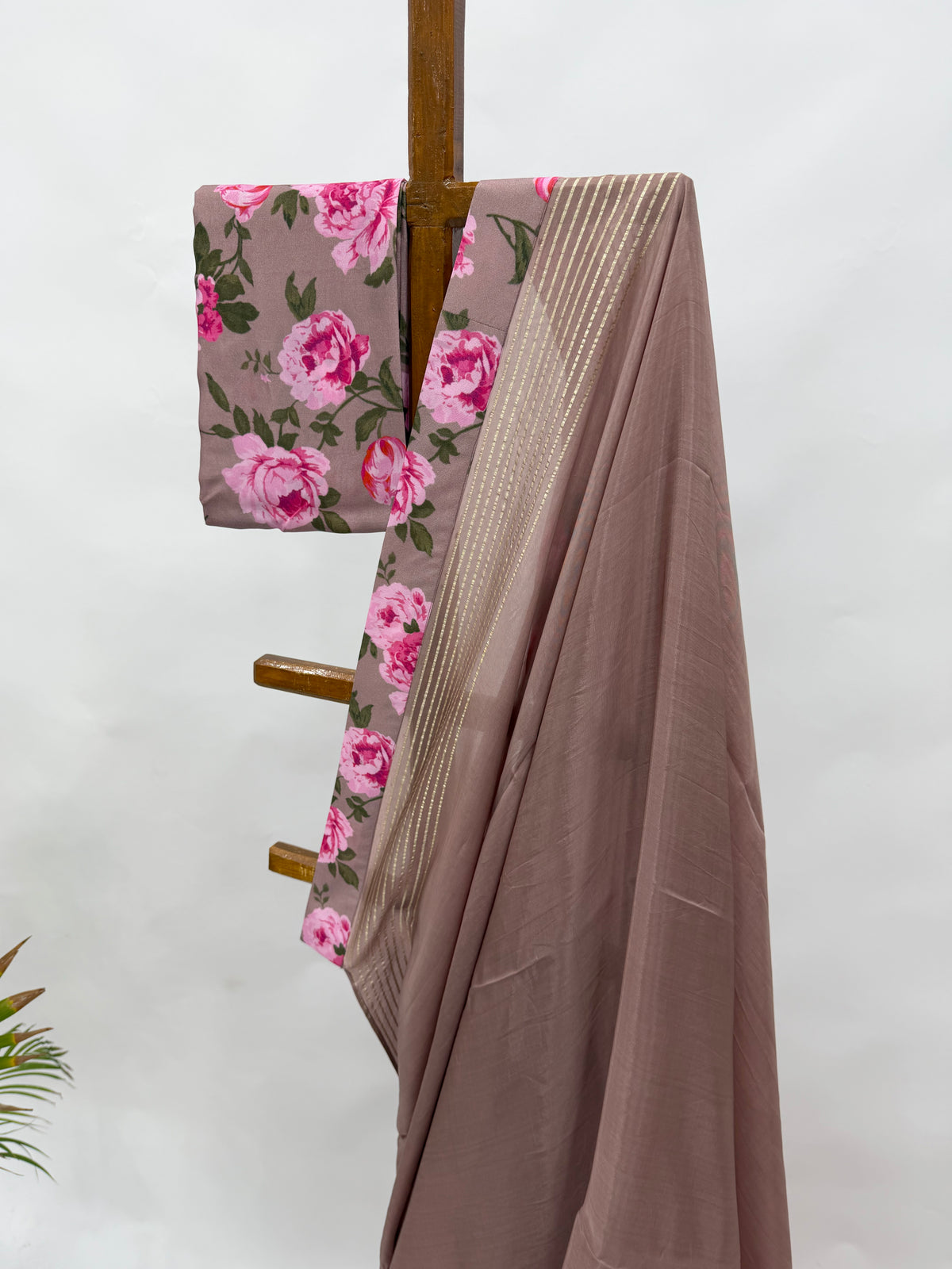 OLDROSE FLOWER BUNCH SILK BORDER CREPE SILK SAREE