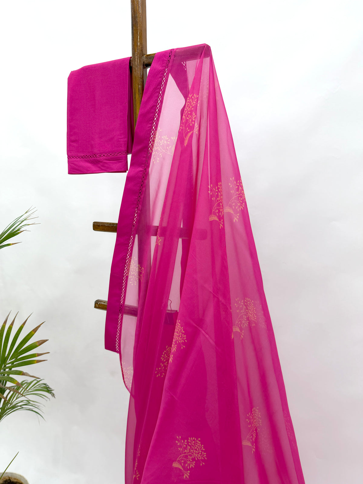 HOTPINK KUMRI MOTIFS ORGANZA SAREE