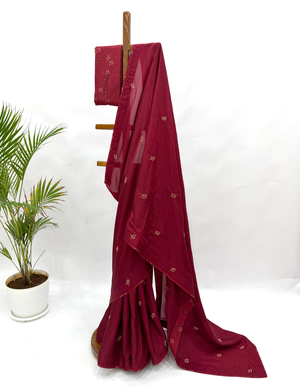 MAROON RED BLOOM BEAD LEAF MOTIFS SAREE