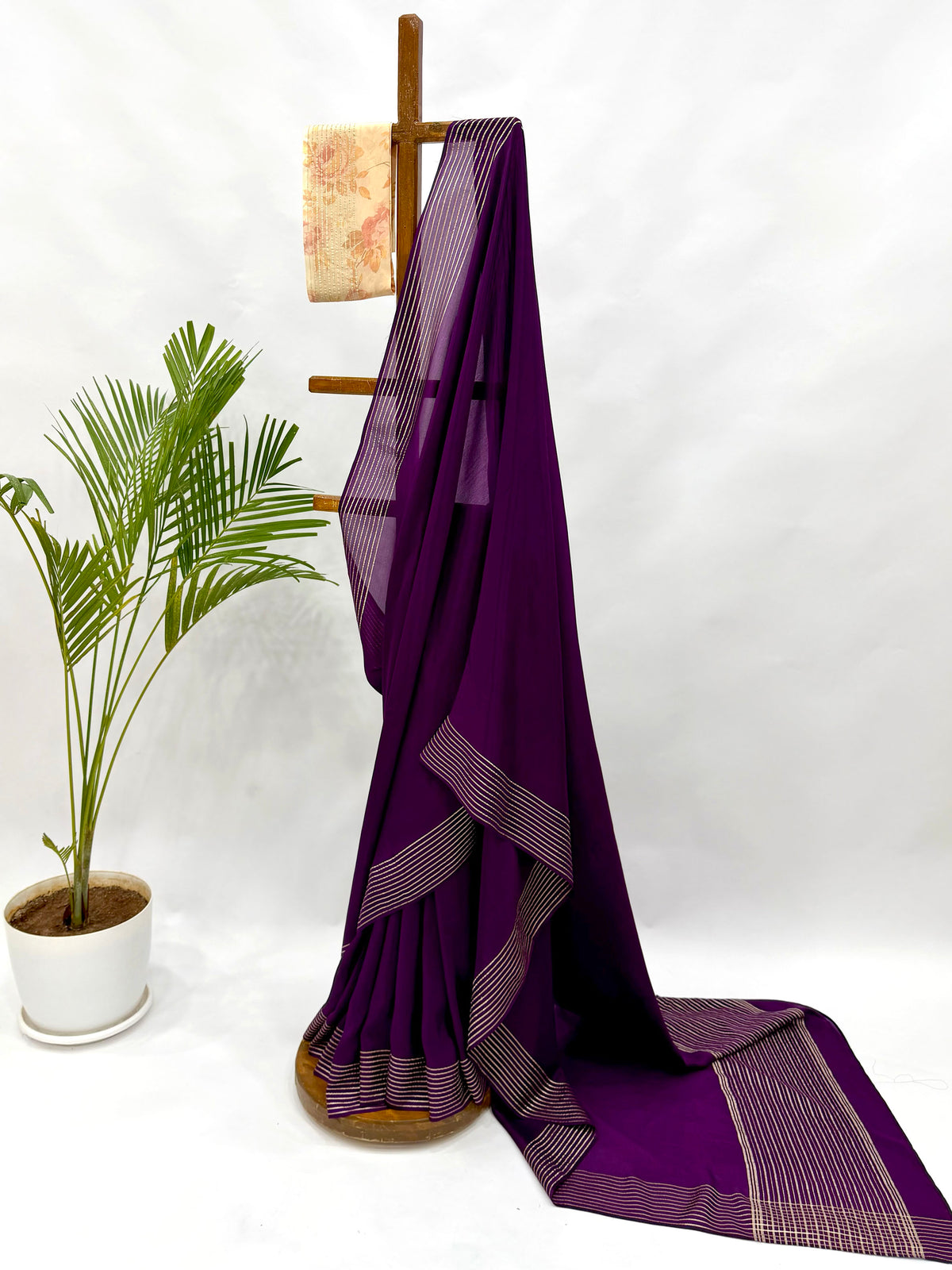 BERRY CREPE SILK SAREE WITH SINGLE FLOWER BUNCH
