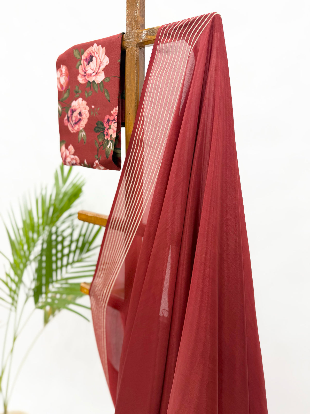 MAROON RED CREPE SILK SAREE WITH FLOWER BUNCH BLOUSE FABRIC