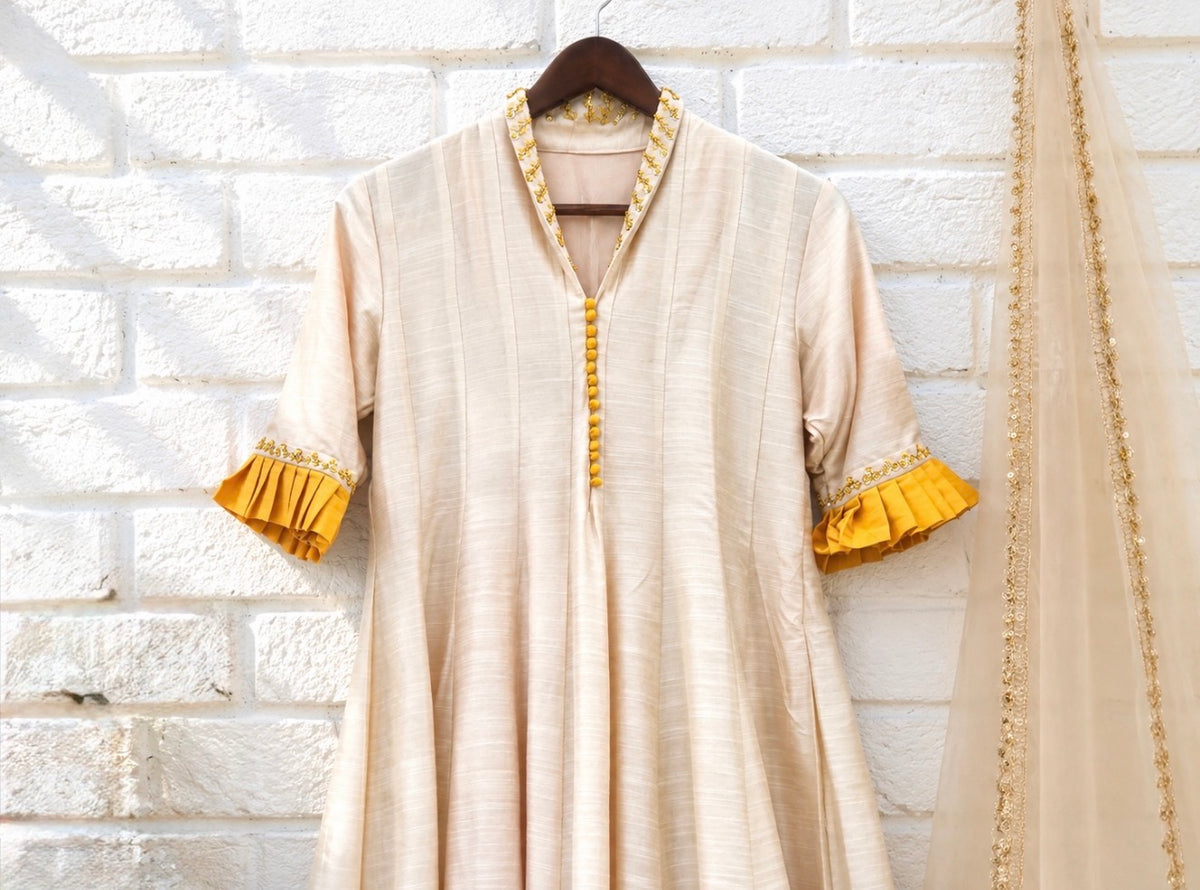 Ivory kurta set with leggings