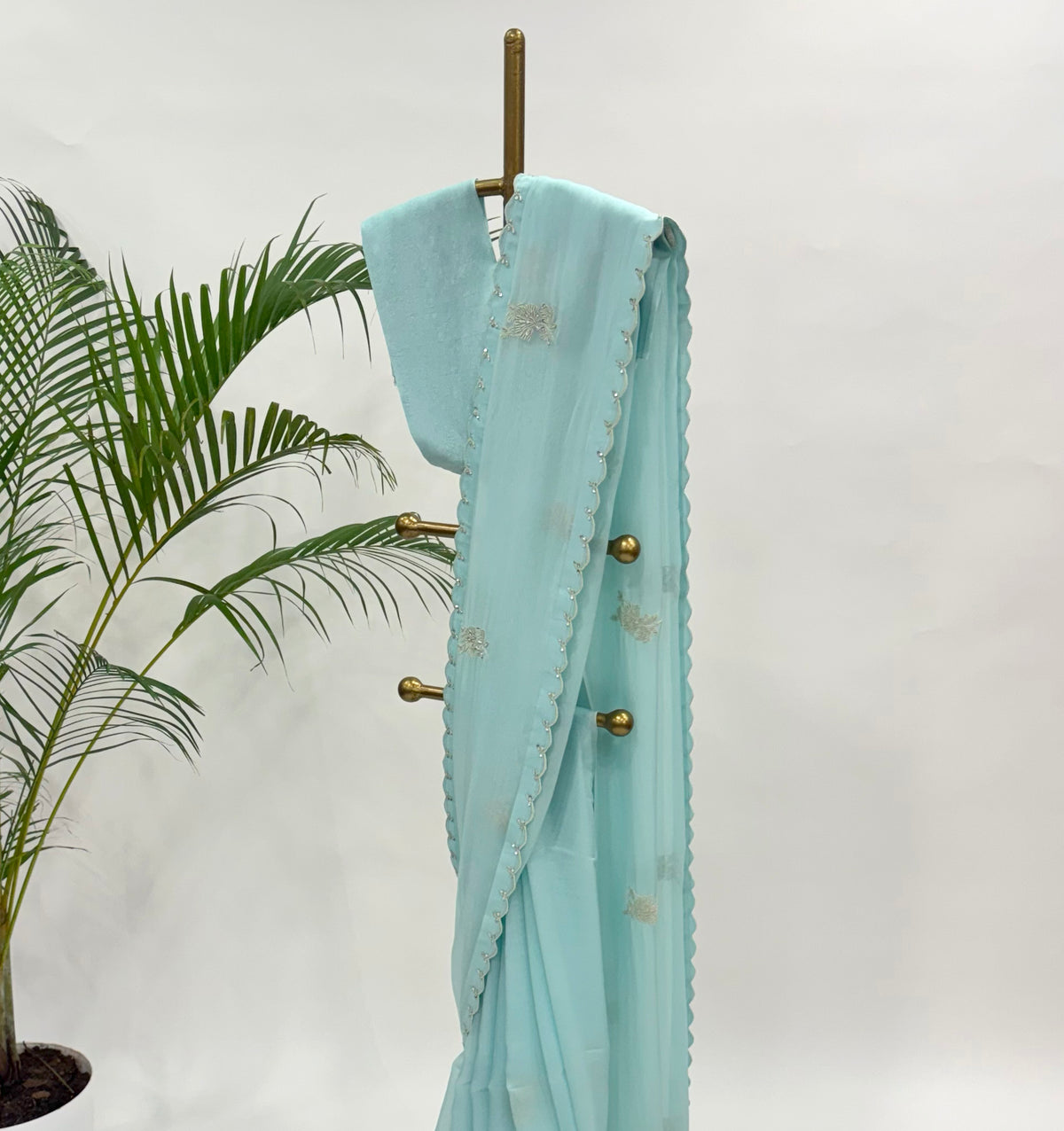 BLUE FALLING ORGANZA SAREE WITH THREAD MOTIFS AND UNSTITCHED BLOUSE FABRIC