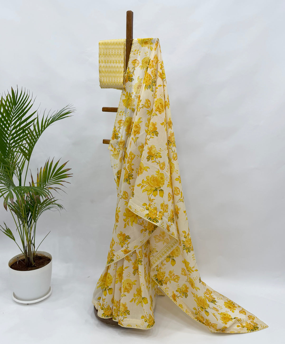 IVORY YELLOW FLOWER BUNCH CHANDERI SAREE WITH STRIPES BORDER AND BLOUSE FABRIC