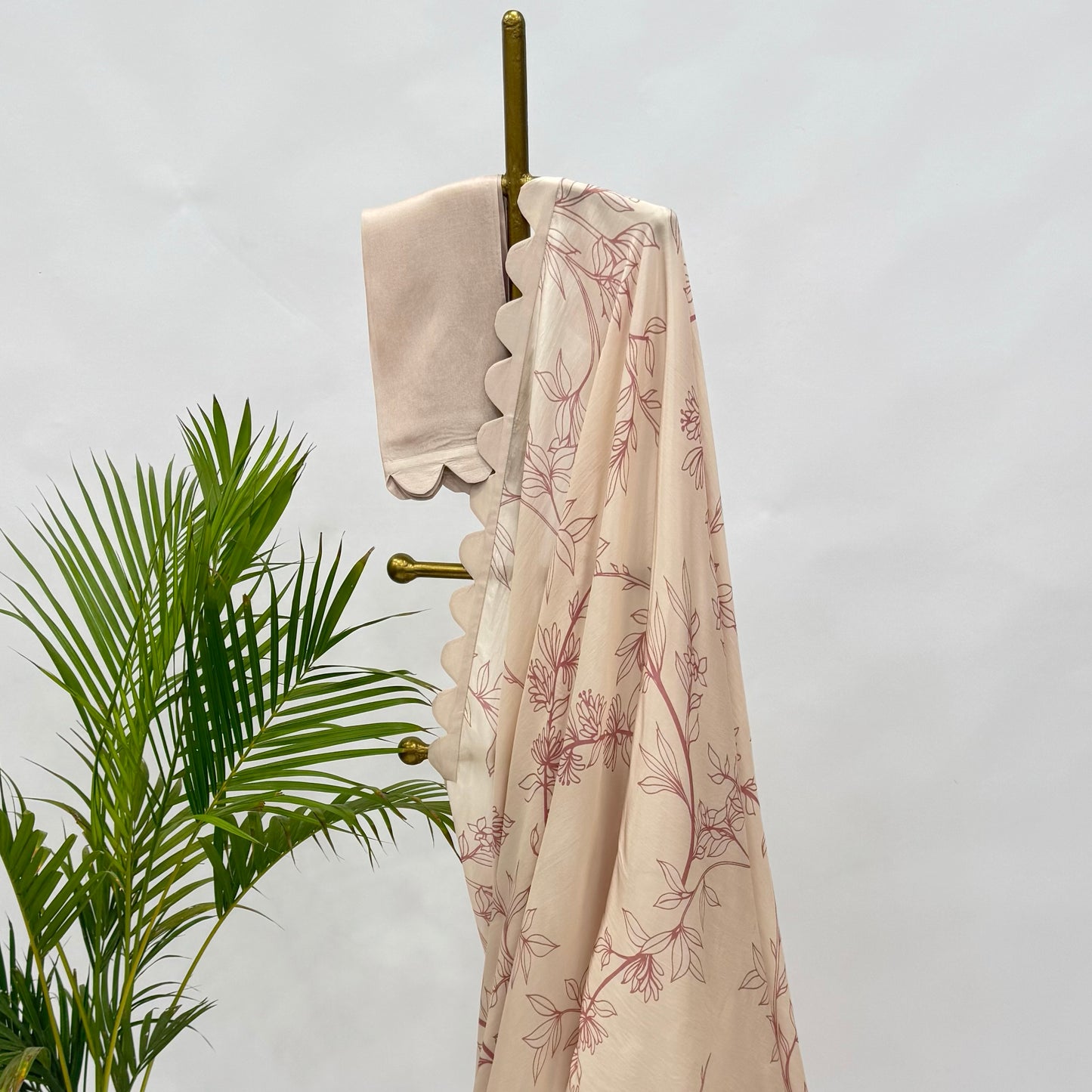 Ivory Foliole Outline Silk Scallop Saree