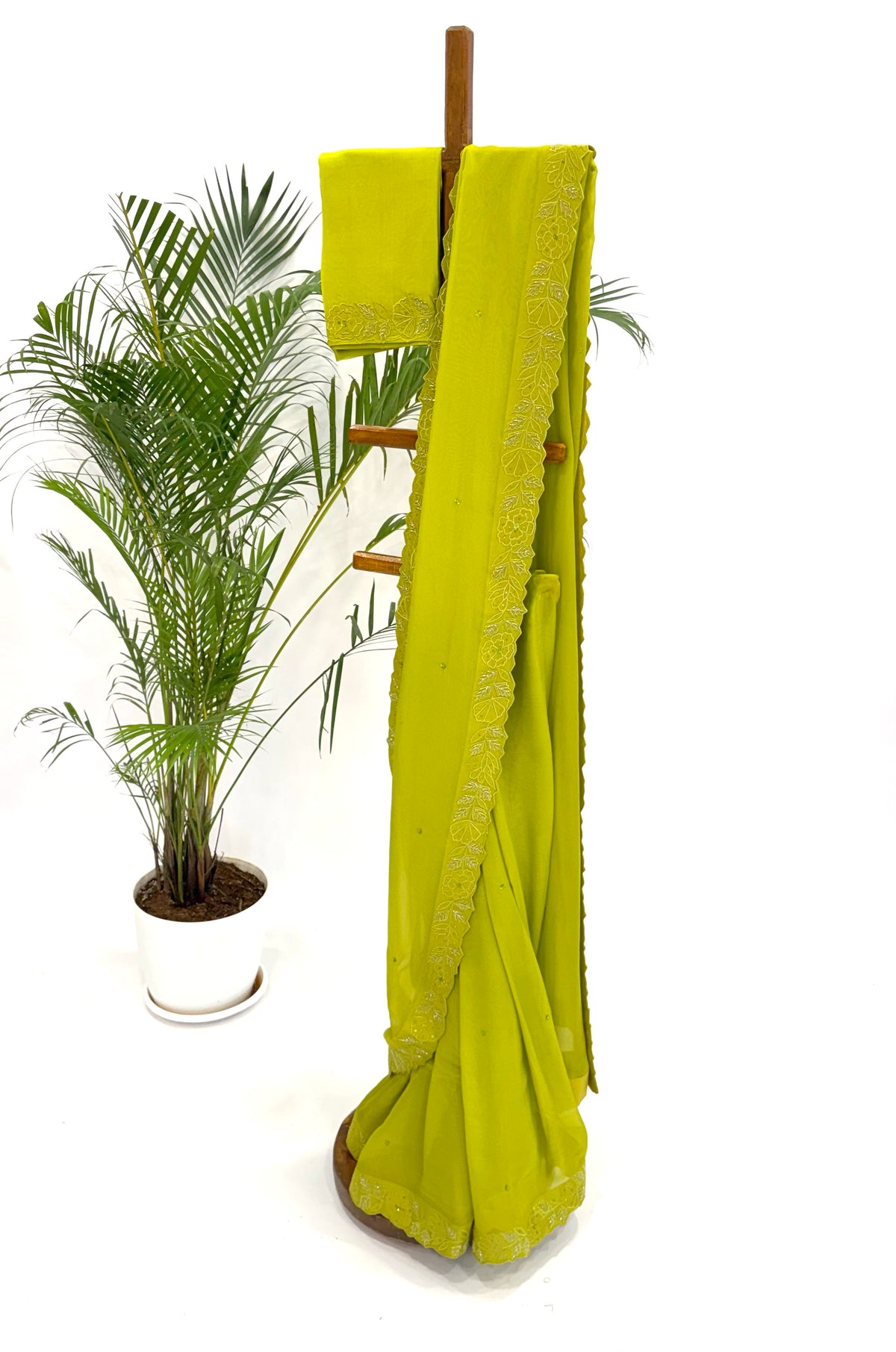 LEAFGREEN APPLQIUE BORDER ORGANZA SAREE