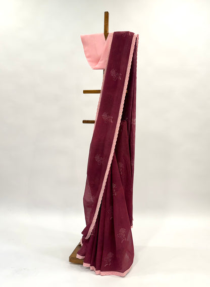 MAROON KUMRI MOTIFS MUL SAREE WITH PINK BLOUSE FABRIC