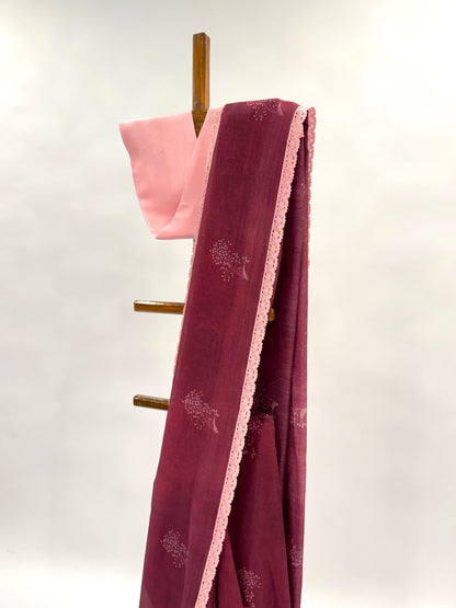 MAROON KUMRI MOTIFS MUL SAREE WITH PINK BLOUSE FABRIC