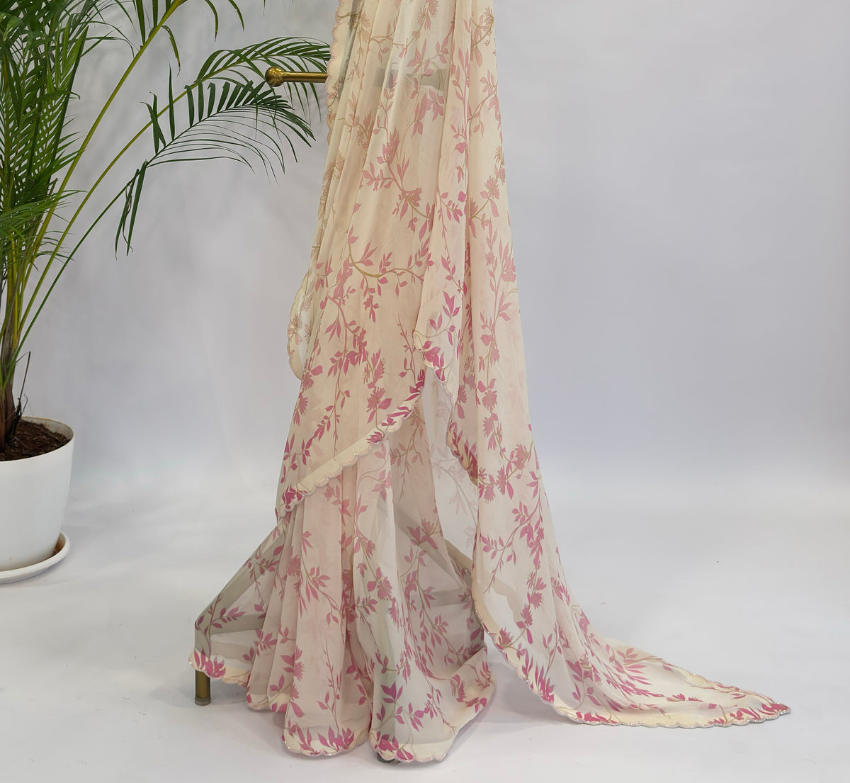 IVORY GRADIENT FOLIOLE GEORGETTE SAREE WITH BEAD SCALLOP