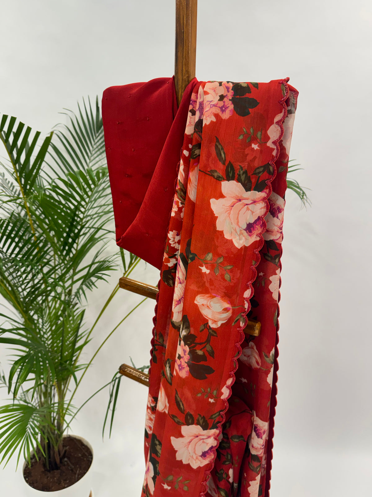 RED FLOWER BUNCH BEAD SCALLOP ORGANZA SAREE