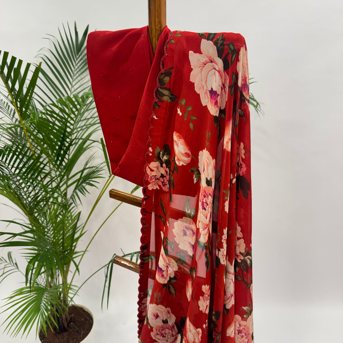 RED FLOWER BUNCH BEAD SCALLOP ORGANZA SAREE