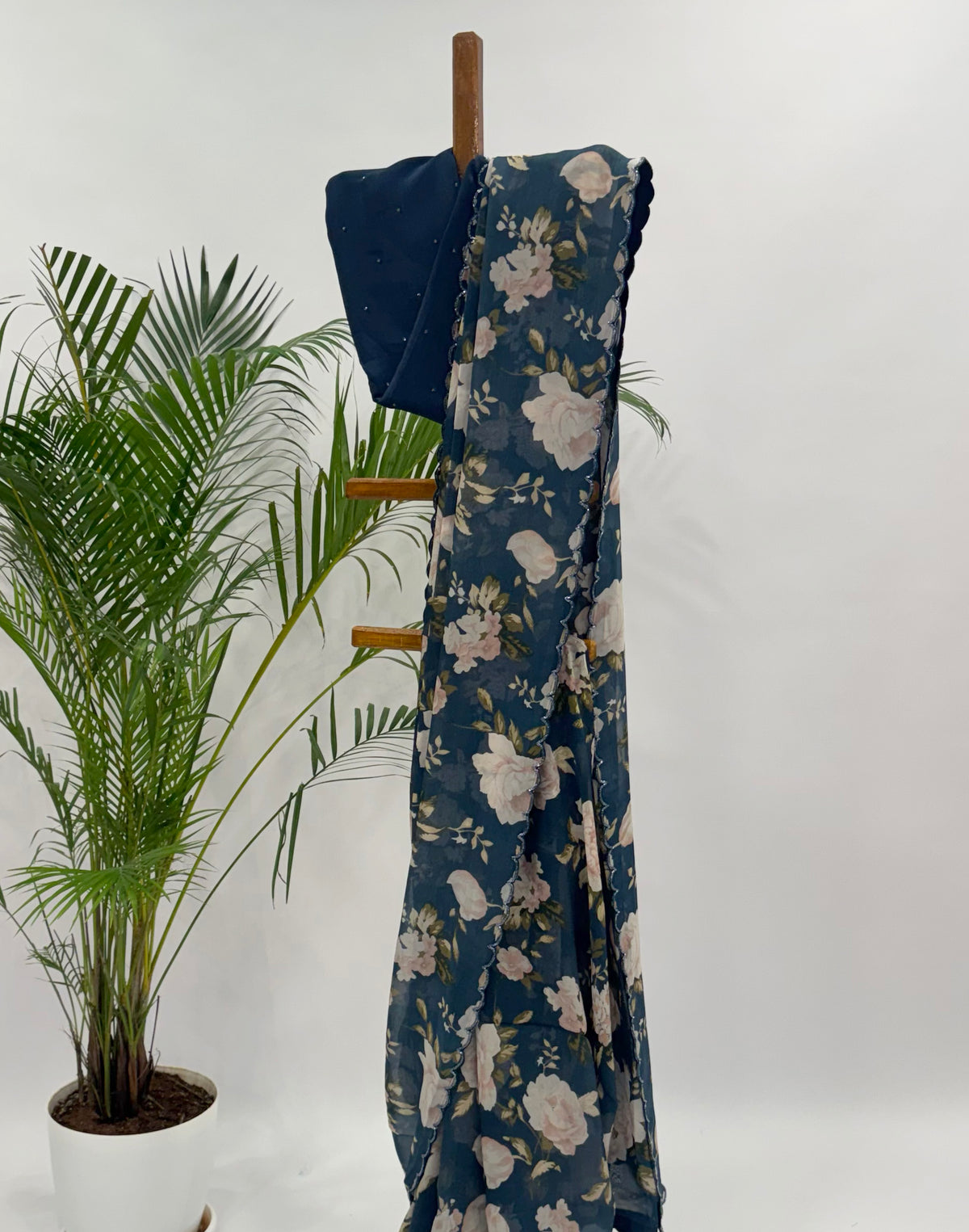 MIDNIGHT BLUE FLOWER BUNCH BEAD SCALLOP ORGANZA SAREE