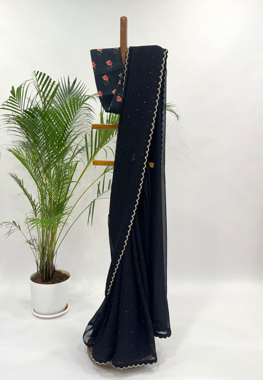 BLACK MM SCALLOP ORGANZA SAREE WITH PEONIA MOTIF BLOUSE FABRIC