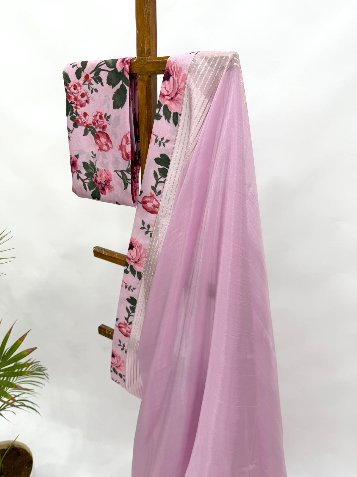 BABYPINK FLOWER BUNCH SILK BORDER CREPE SILK SAREE