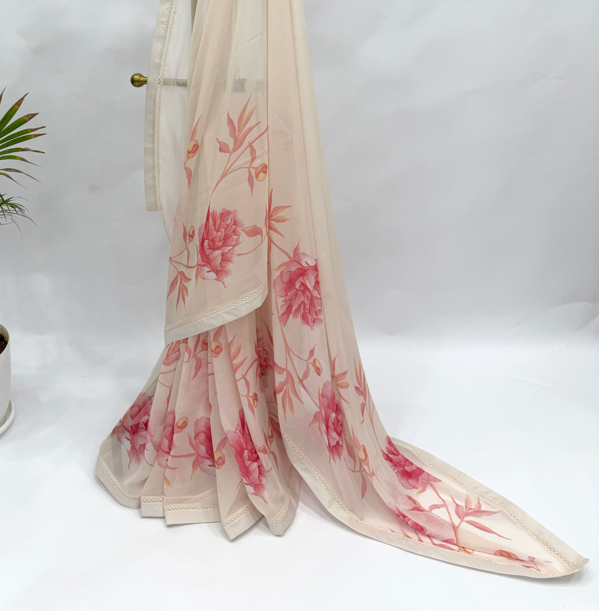 IVORY SINGLE PEONIA BORDER GEORGETTE SAREE WITH SILK BORDER