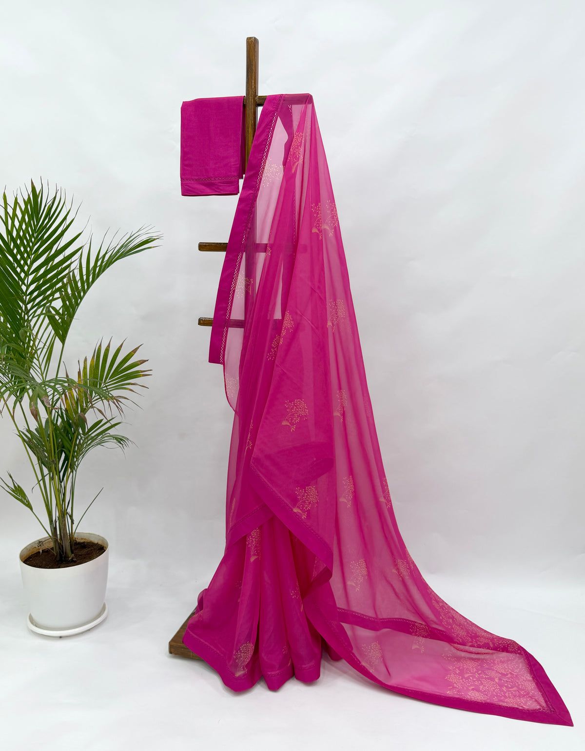 HOTPINK KUMRI MOTIFS ORGANZA SAREE