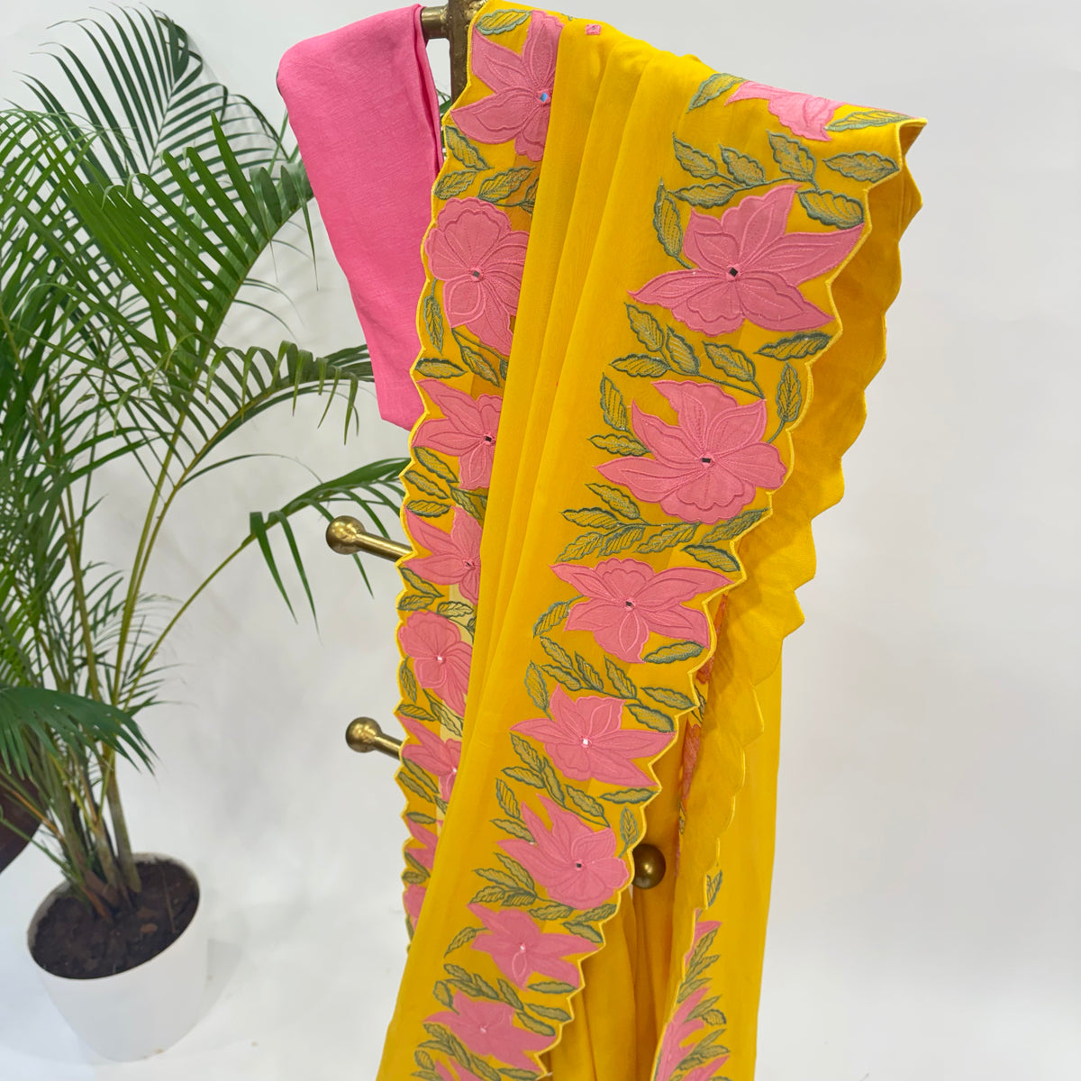 YELLOW VT APPLIQUE BORDER ORGANZA SAREE