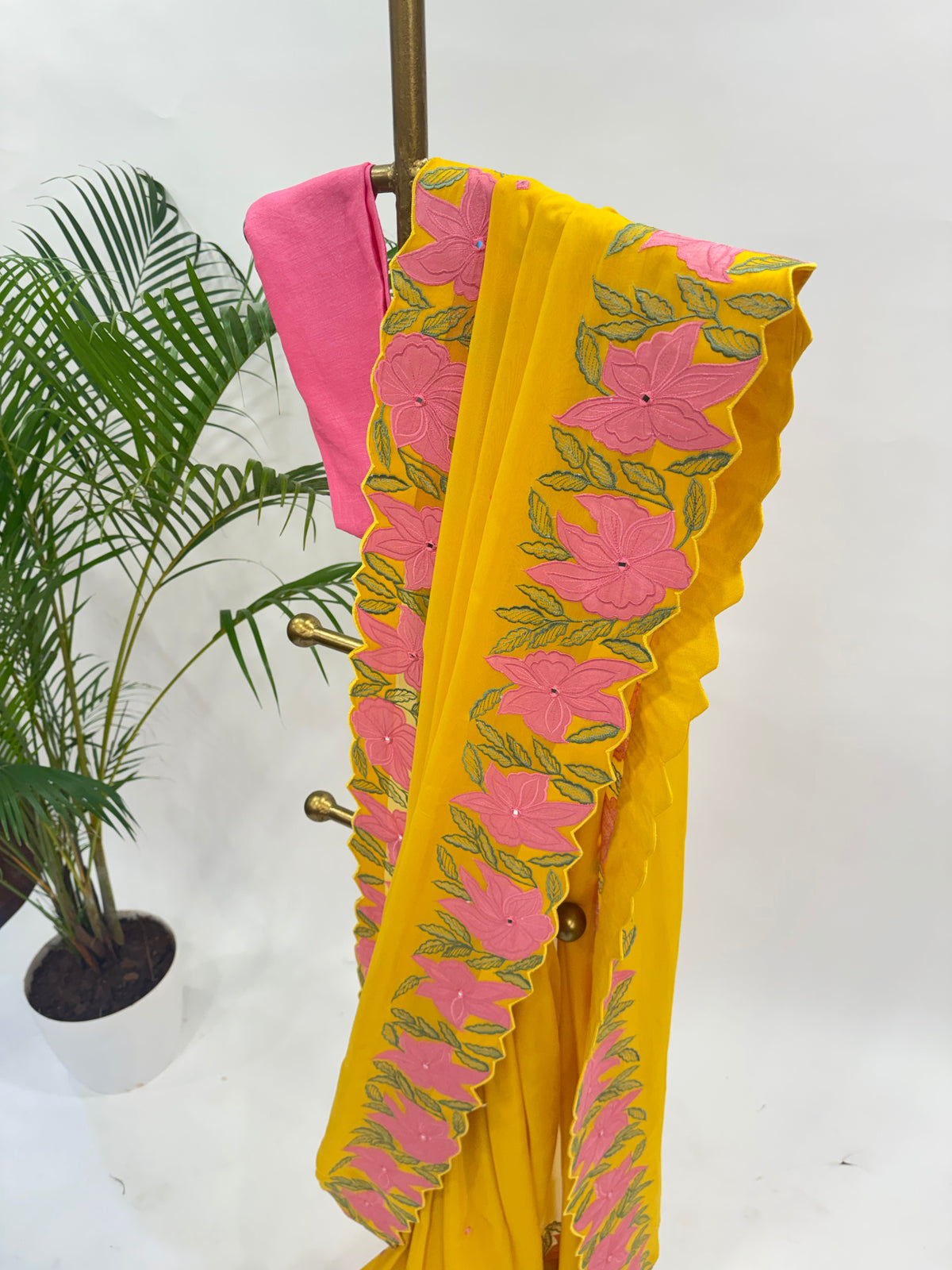 YELLOW VT APPLIQUE BORDER ORGANZA SAREE