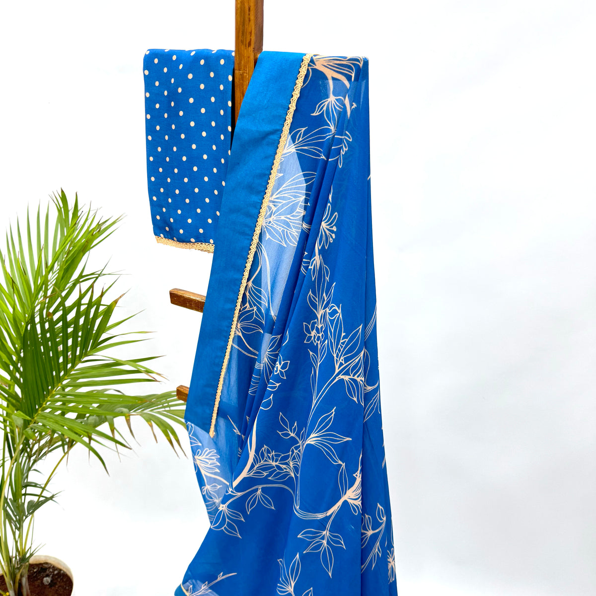 ROYAL BLUE OT FOLIOLE GEORGETTE SAREE WITH POLKA BLOUSE FABRIC