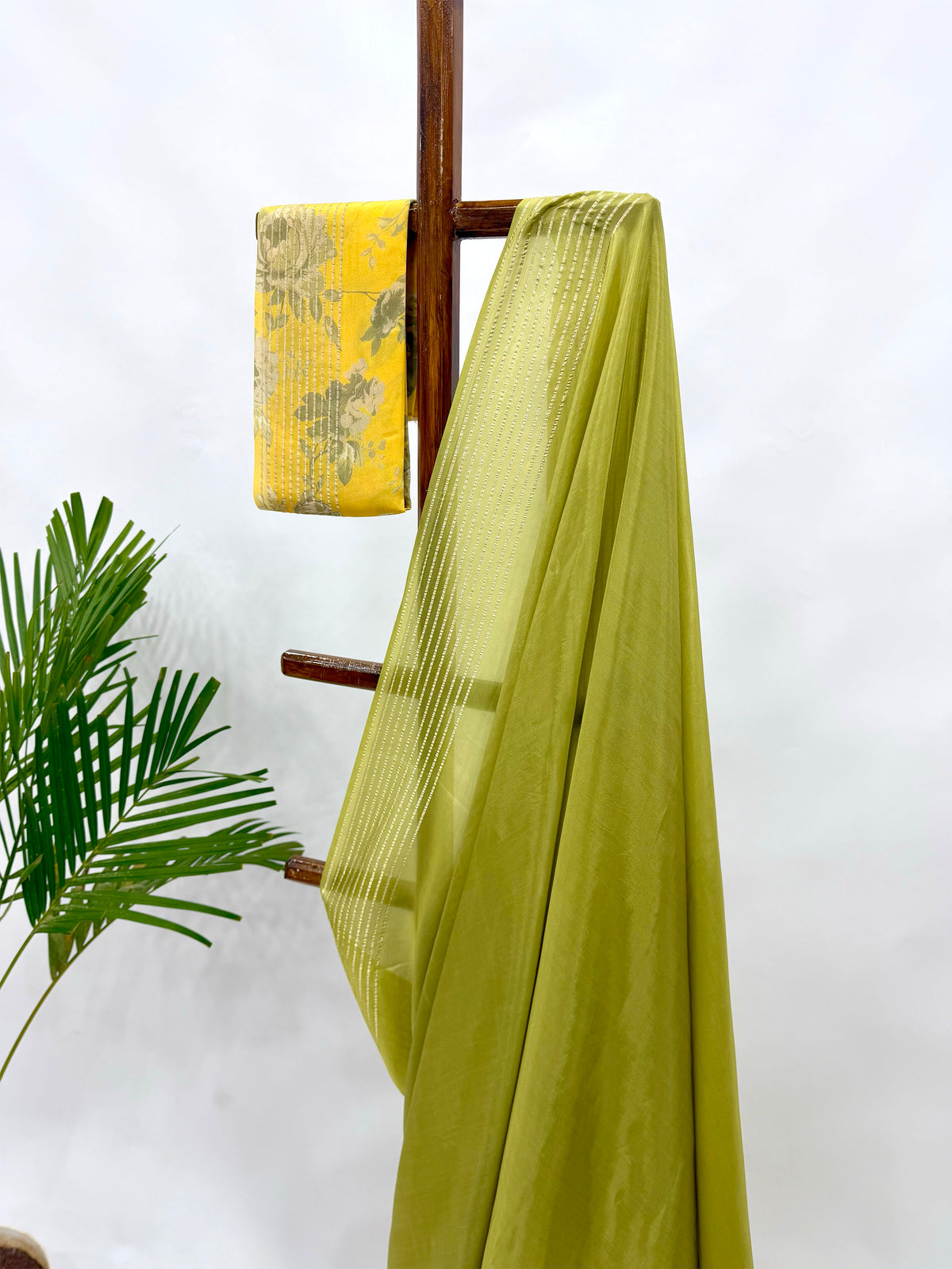 LEAFGREN SINGLE FLOWER BUNCH CREPE SILK SAREE
