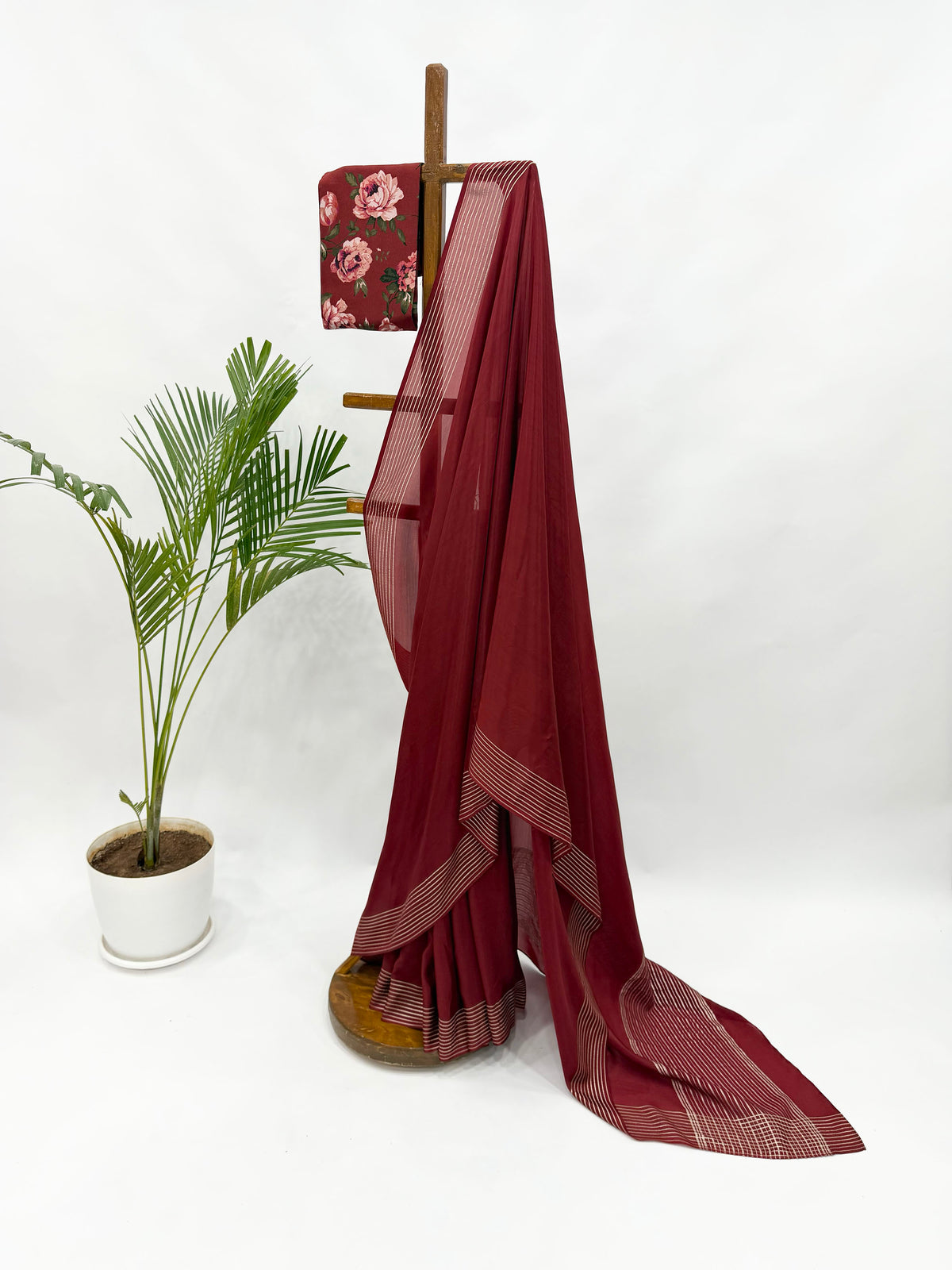 MAROON RED CREPE SILK SAREE WITH FLOWER BUNCH BLOUSE FABRIC
