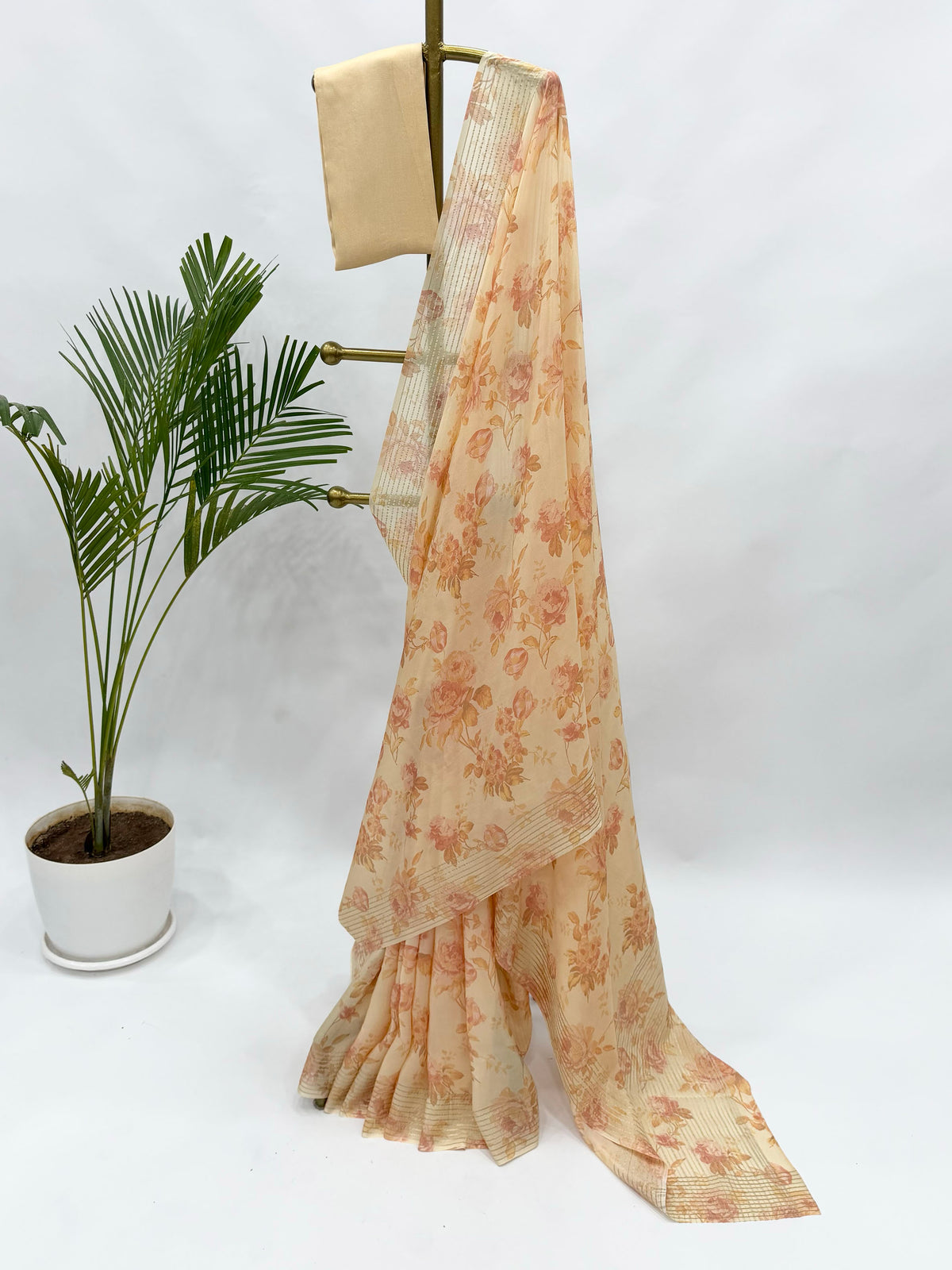 MUSKMELON SINGLE FLOWER BUNCH CREPE SILKS SAREE
