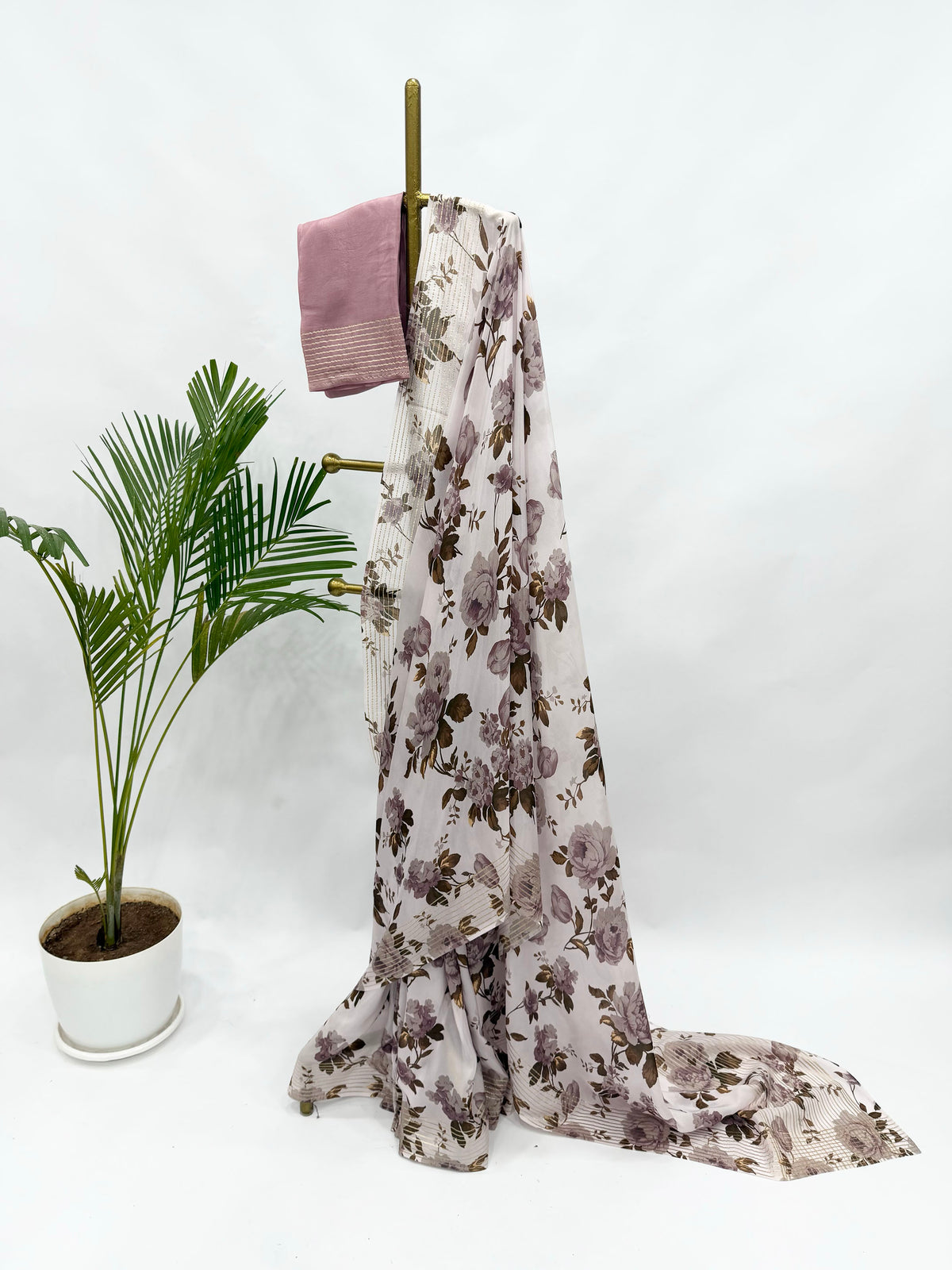 IVORY BEIGE FLOWER BUNCH CREPE SILK SAREE
