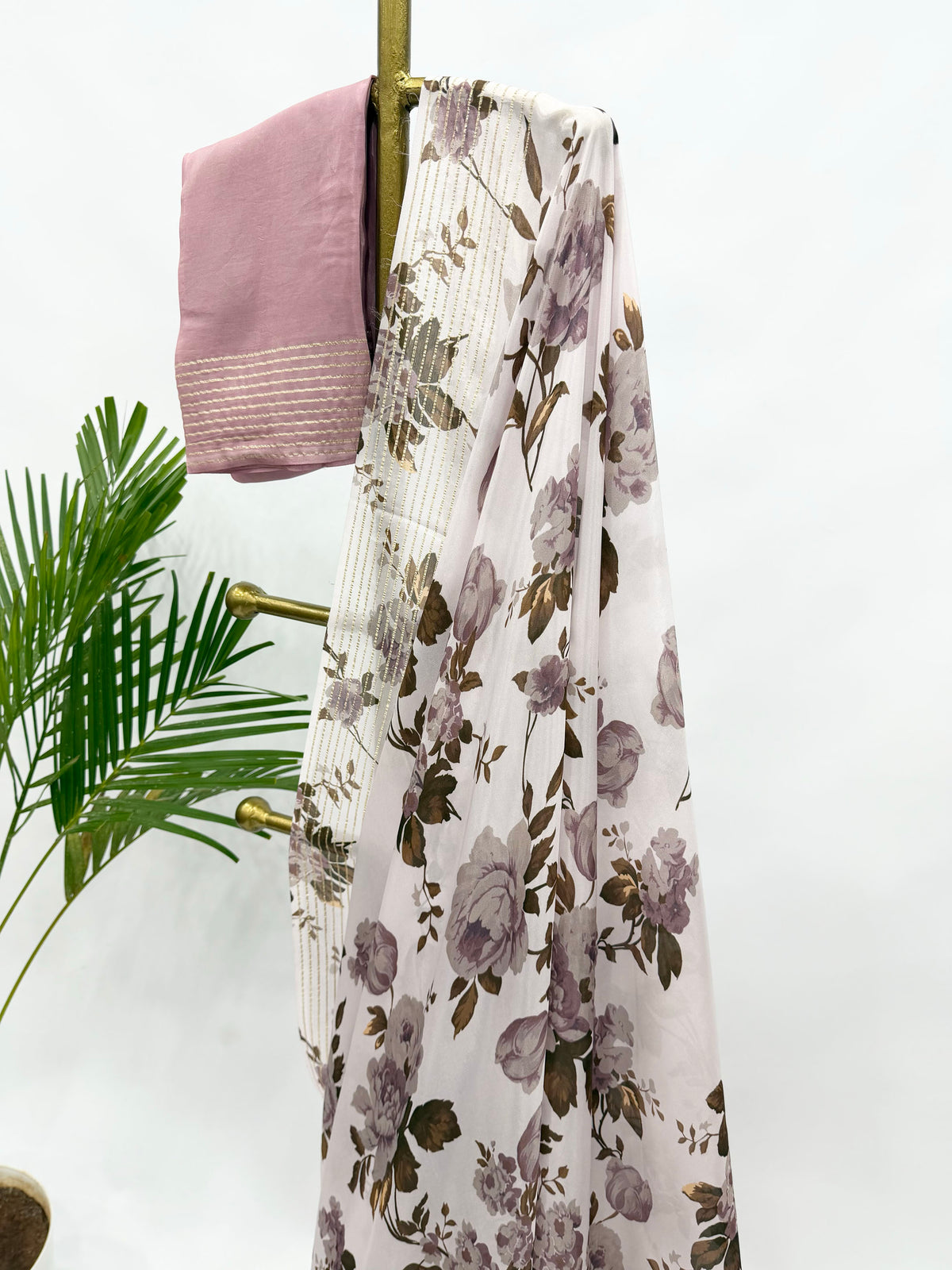 IVORY BEIGE FLOWER BUNCH CREPE SILK SAREE