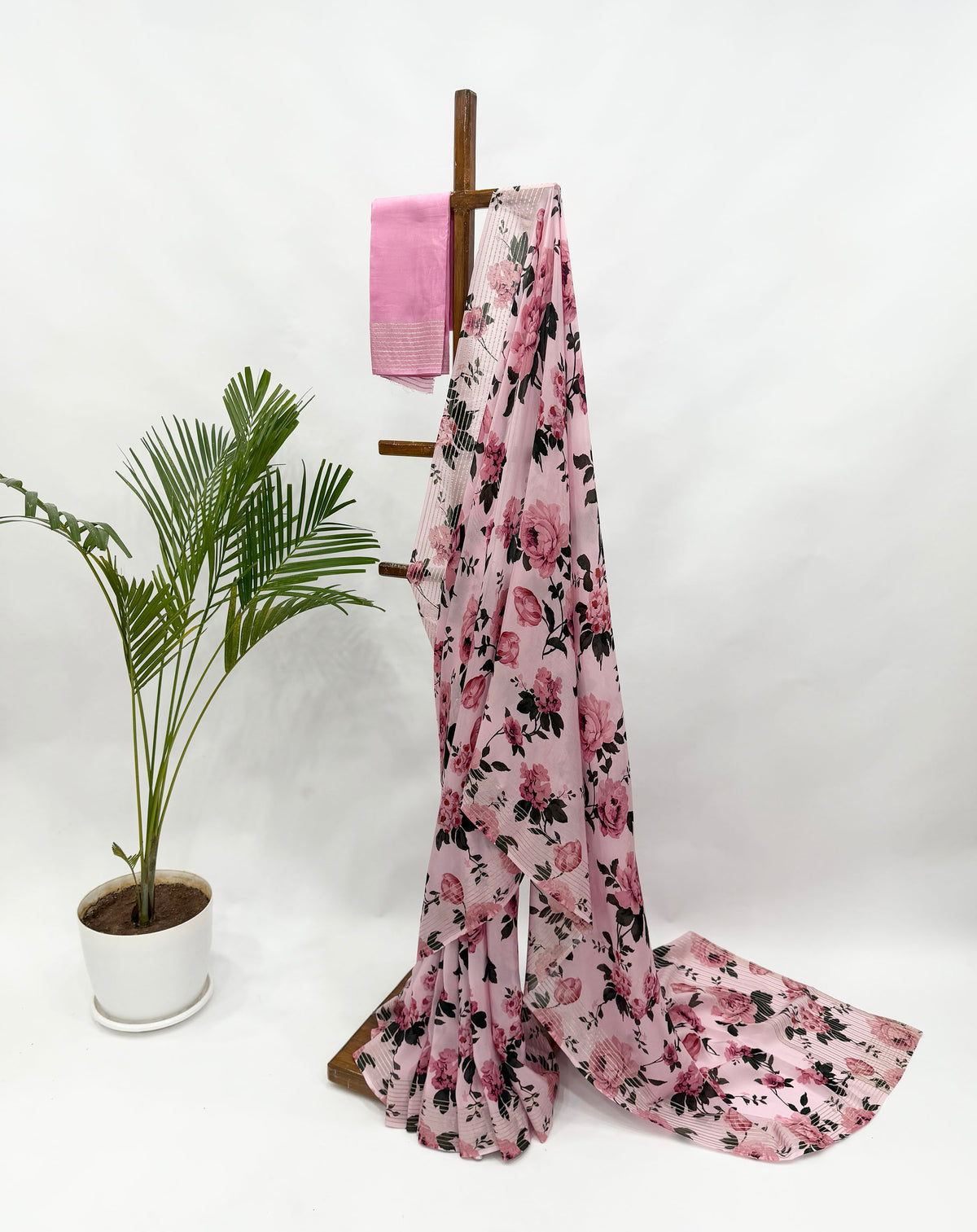 BLUSH FLOWER BUNCH CREPE SILK SAREE WITH PINK BLOUSE FABRIC