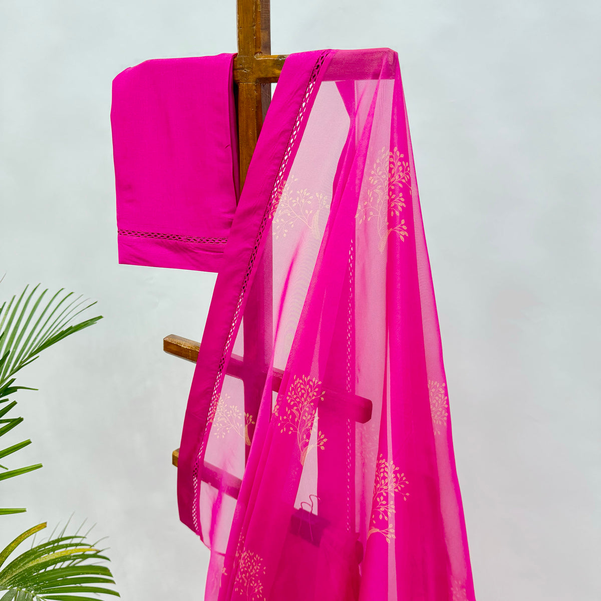 RANI PINK KUMRI MOTIFS ORGANZA SAREE