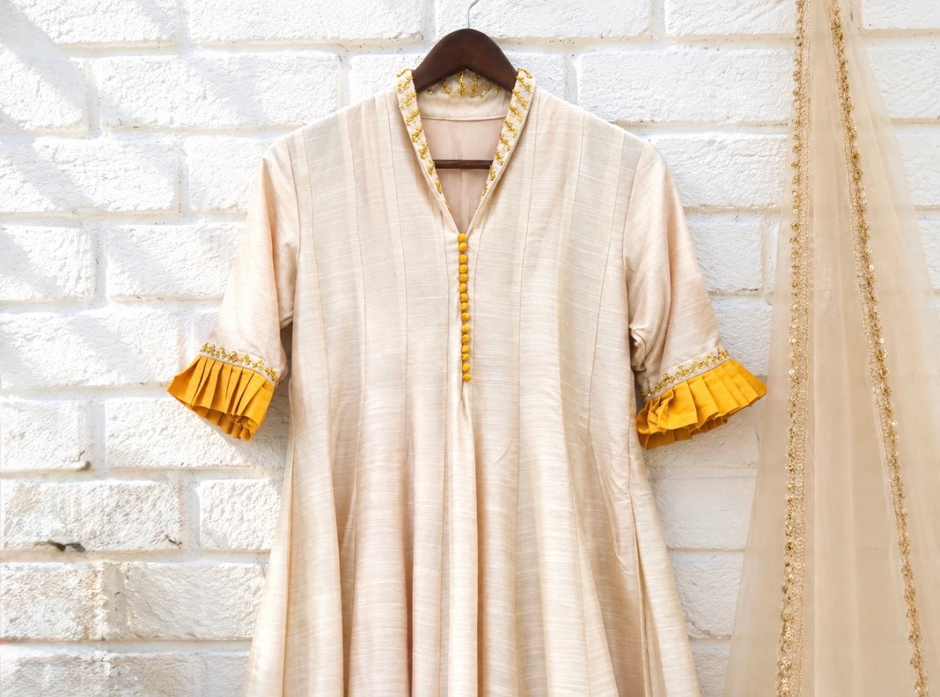 Ivory kurta set with leggings