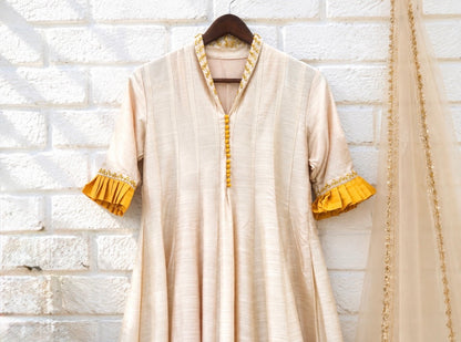 Ivory kurta set with leggings