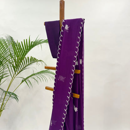 PURPLE FALLING ORGANZA SAREE WITH THREAD MOTIFS AND UNSTITCHED BLOUSE FABRIC