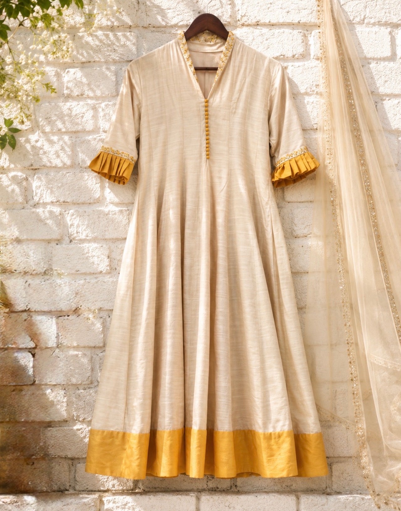 Ivory kurta set with leggings