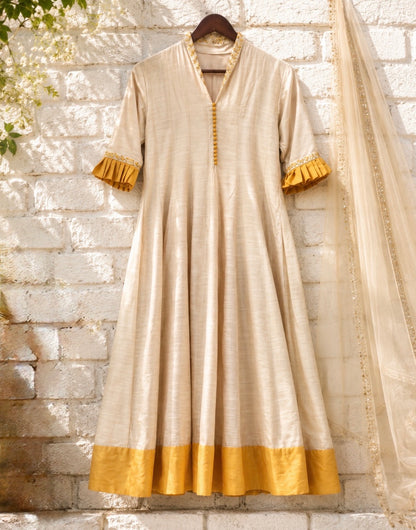Ivory kurta set with leggings