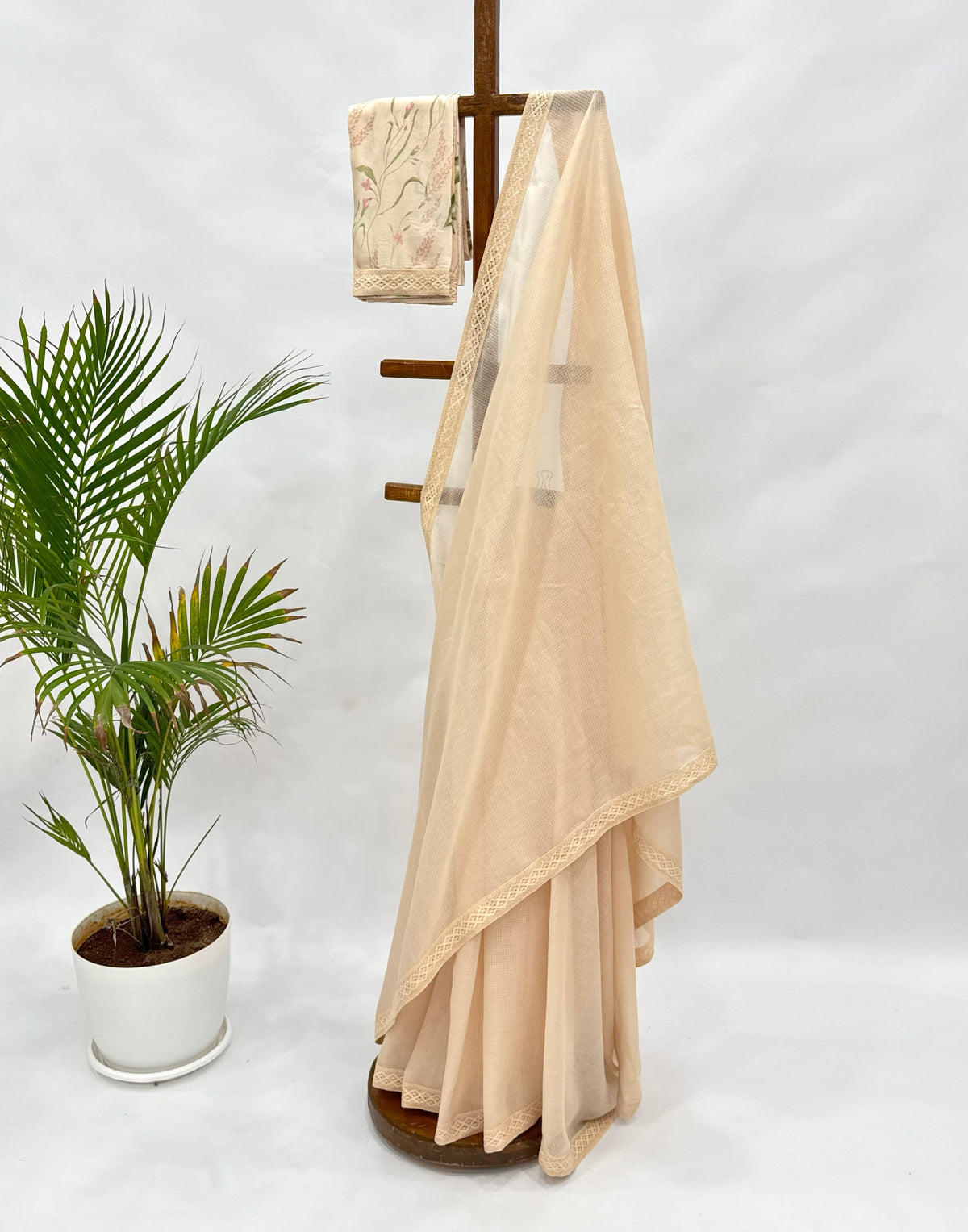 OFFWHITE KOTA SARE WITH FLORAL BLOUSE FABRIC
