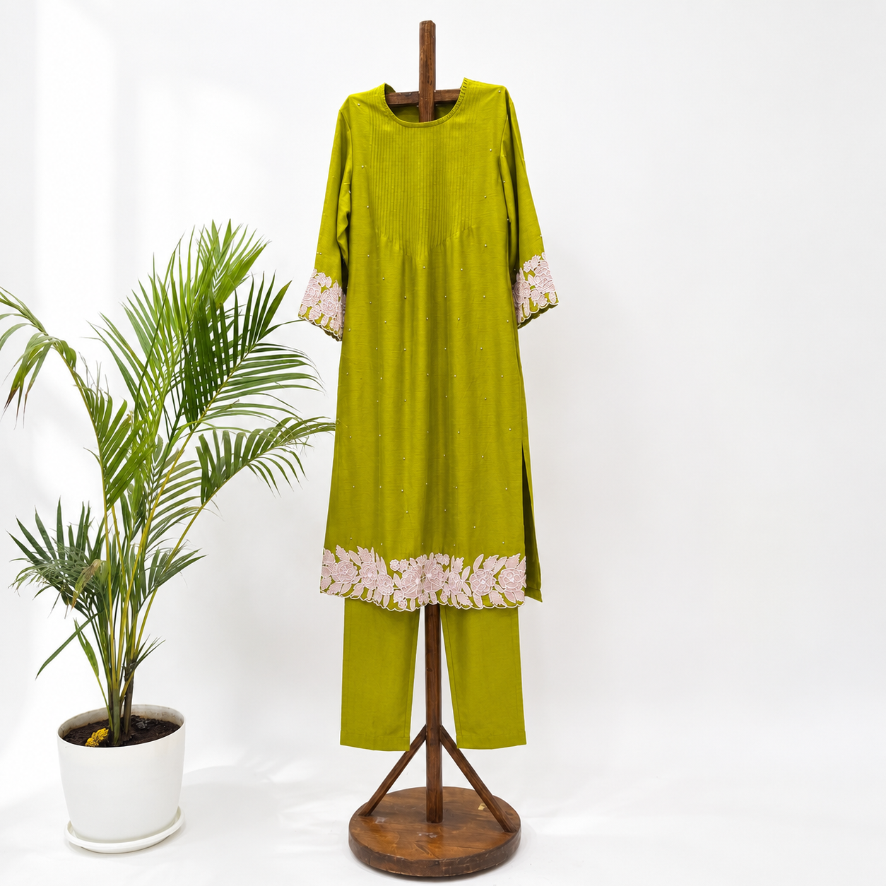 Leaf Green Applique Pearl Kurta with Pants