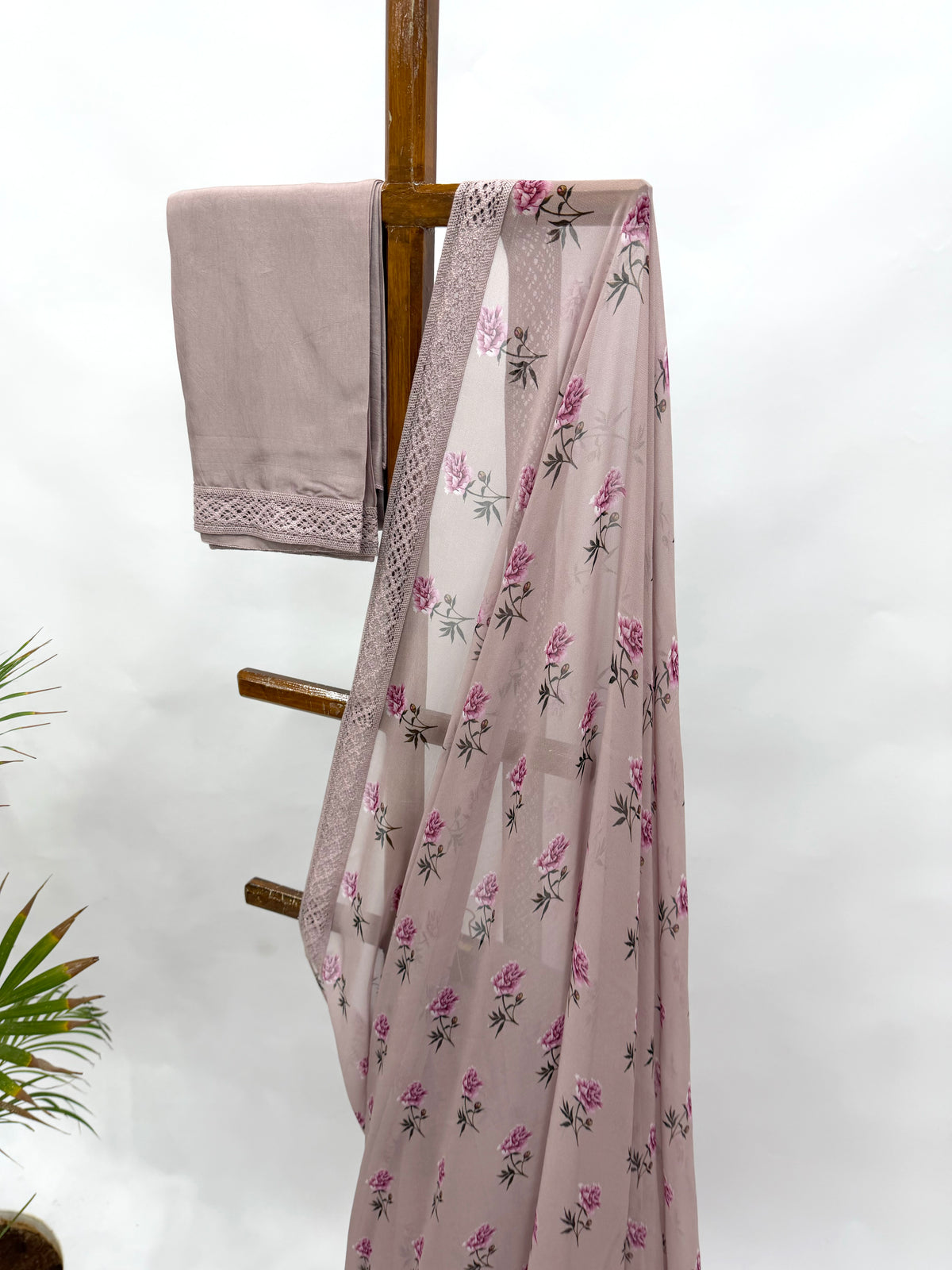 OLDROSE PEONIA MOTIFS GEOGRETTE SAREE