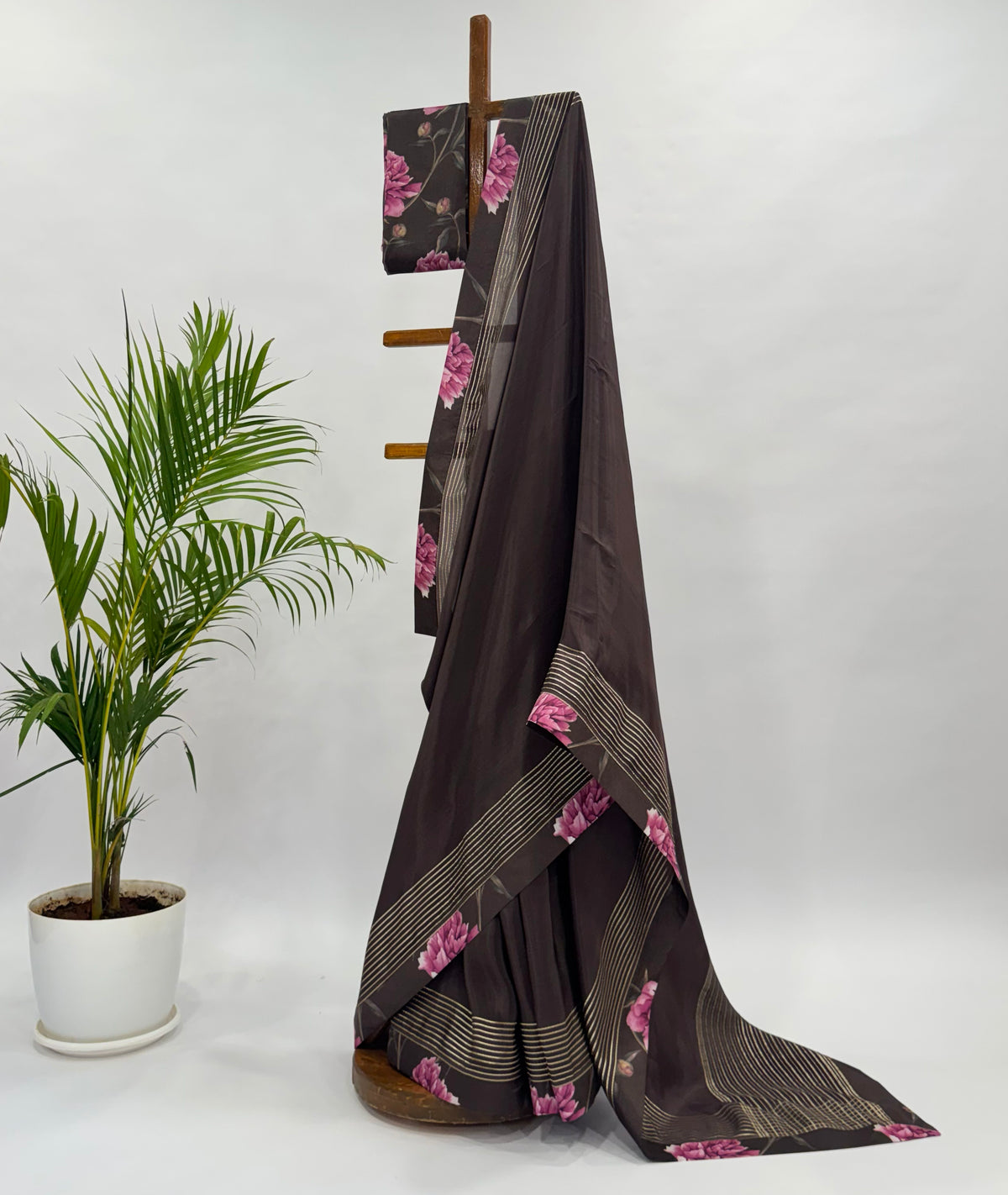 SNUFF BROWN PEONIA BORDER CREPE SILK SAREE