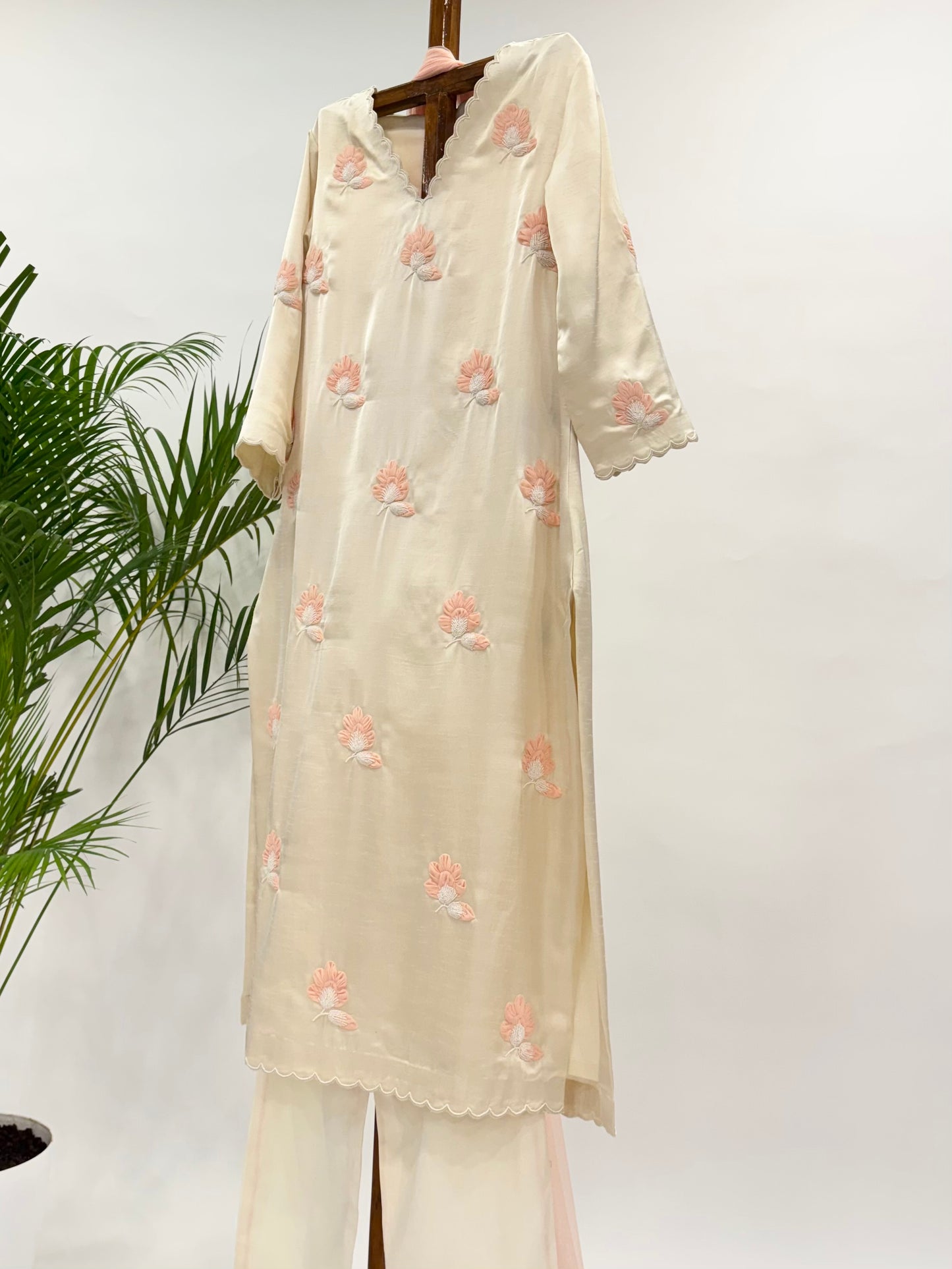 Ivory Georgette Flowers Kurta Set