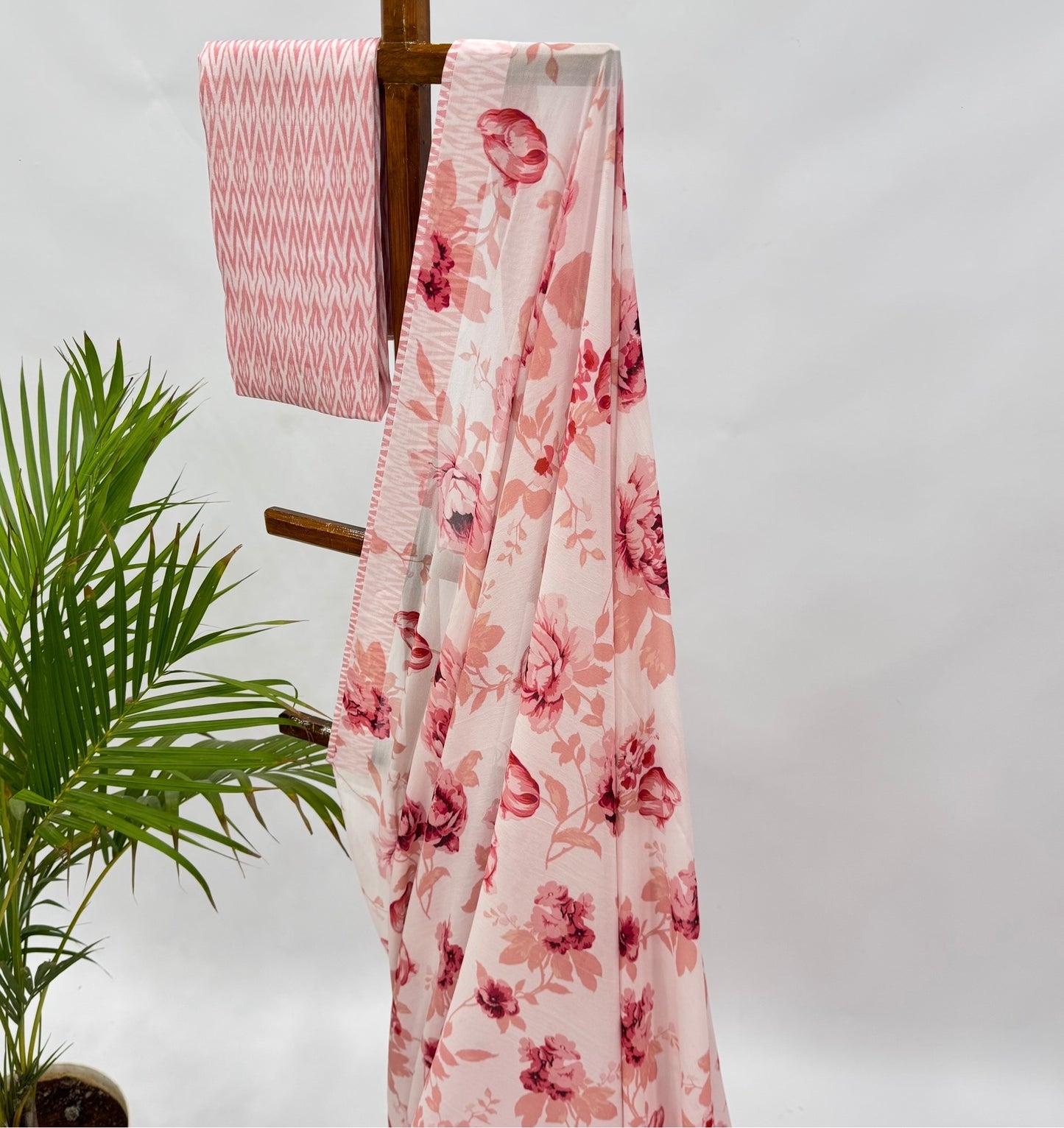 Peach Flower Bunch Georgette Saree with stripes Blouse Fabric