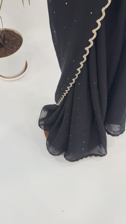 BLACK MM SCALLOP ORGANZA SAREE WITH PEONIA MOTIF BLOUSE FABRIC